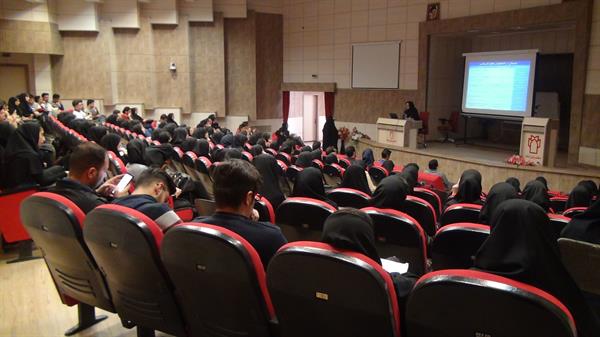 کارگاه آموزشی آشنایی دانشجویان ممتاز و پذیرفته‌شدگان استعدادهای درخشان دانشگاه علوم پزشکی کرمانشاه با آیین‌نامه‌ها و تسهیلات بنیاد ملی نخبگان برگزار شد.